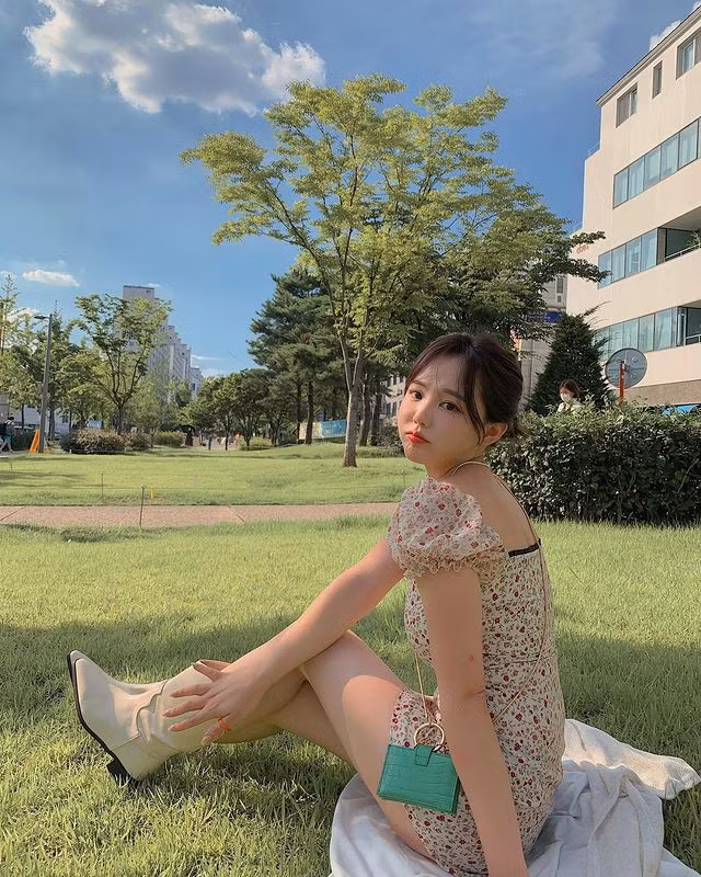 Trên trang Instagram cá nhân, Hong Yeong-gi cũng chia sẻ những cách thức luyện tập và ăn kiêng của mình để giữ được dáng vóc thon gọn và làn da căng mọng.