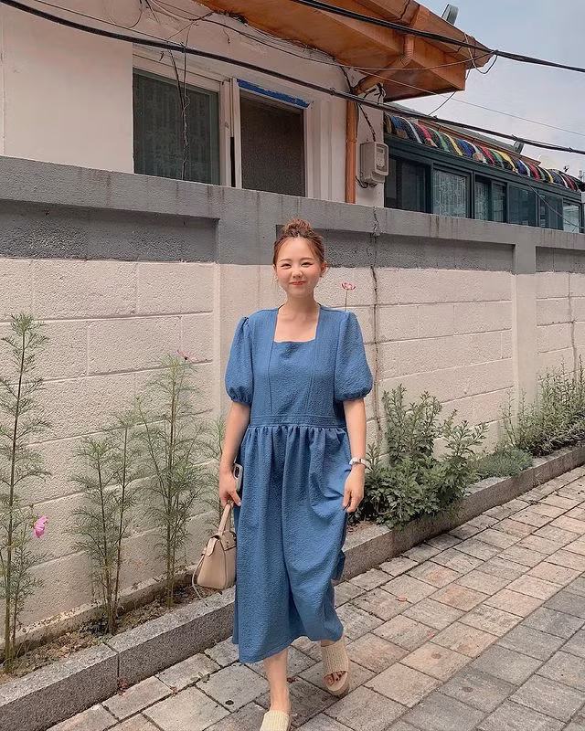 Còn về làn da, Hong Yeong-gi không giấu diếm gì, cô nàng cho biết việc dưỡng da quan trọng nhất là phải bôi kem chống nắng. Nếu dưỡng da mà không bôi chống nắng thì sẽ không có tác dụng.