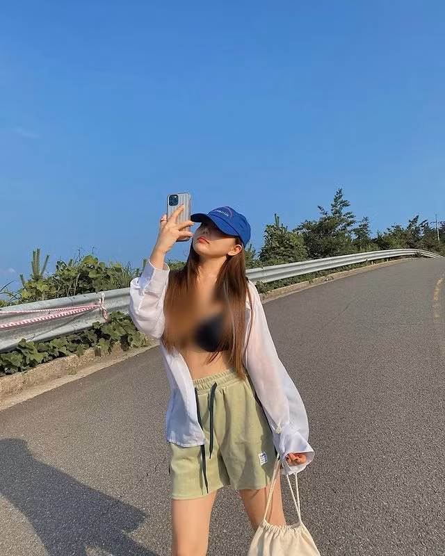 Thêm vào đó, khi quyết tâm giảm cân, chế độ ăn cũng cần phải thay đổi. Nên uống nhiều nước, ăn nhiều chất xơ, ngũ cốc, chú ý đến lượng calo nạp vào và tiêu hao.