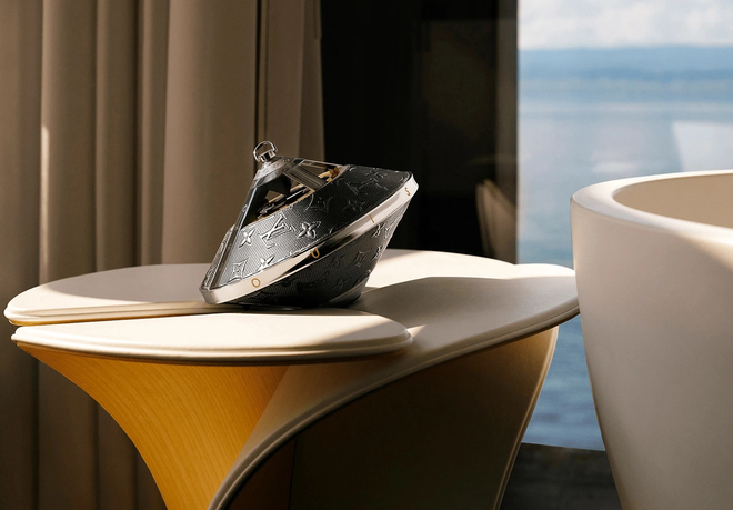 Thiết kế của loa dễ khiến chúng ta liên tưởng đến đĩa bay của người ngoài hành tinh.