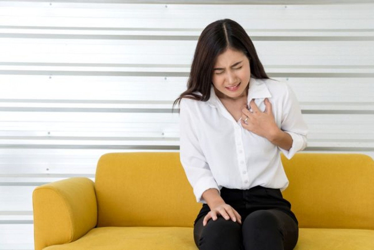 Cơn đau lạ, chưa từng gặp: Nếu bạn mắc một loại bệnh nào đó gây ra những cơn đau mãn tính, có thể bạn đã quen với những cơn đau này. Nhưng nếu bạn gặp phải cơn đau lạ, không giống những lần trước đó, bạn nên đến cơ sở y tế để được tư vấn.