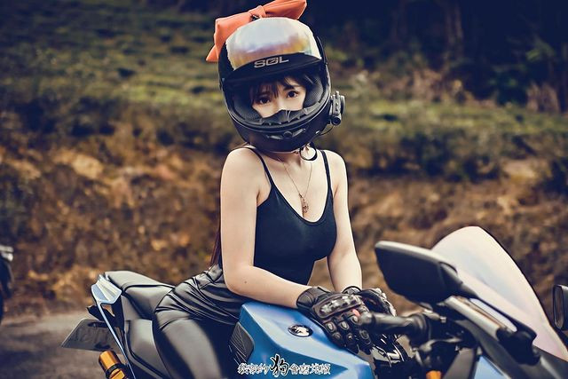 Thực tế, chính thú vui mê xe phân khối lớn của Mễ Phi khiến cô "thu phục" được nhiều fan nam hơn. Nhiều người cho biết, họ mê mẩn cả xe và người.