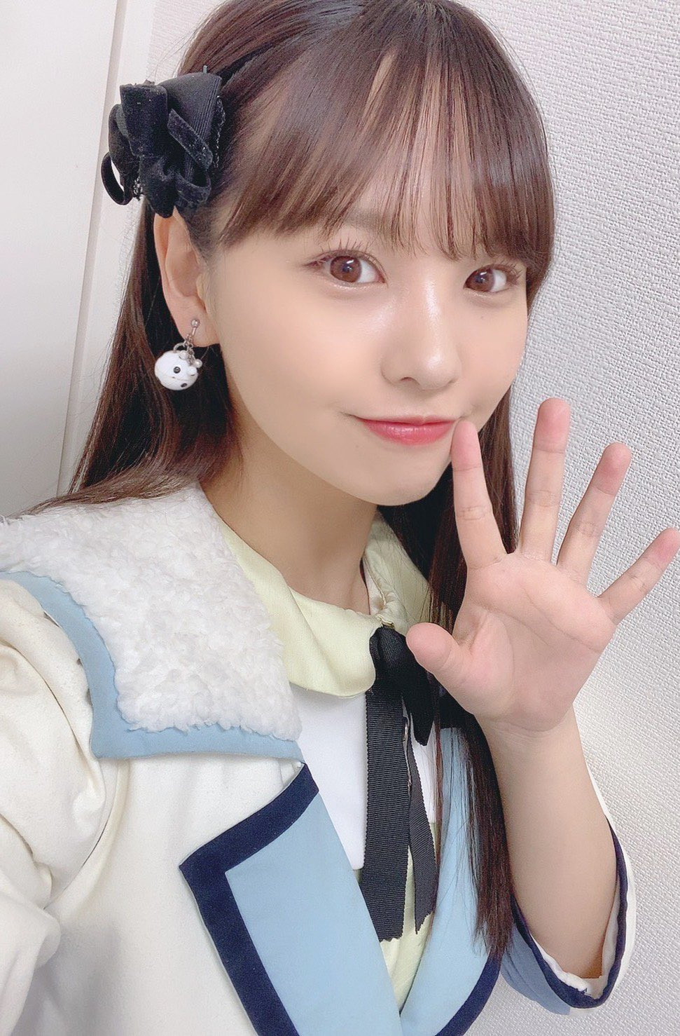 Thực tế, Hongo Yuzuha vốn dĩ không chạy theo con đường khoe thân táo bạo như nhiều nữ thần tượng khác. Những hình ảnh cô nàng đăng tải trong cuộc sống đời thường đa số là ảnh tự sướng.