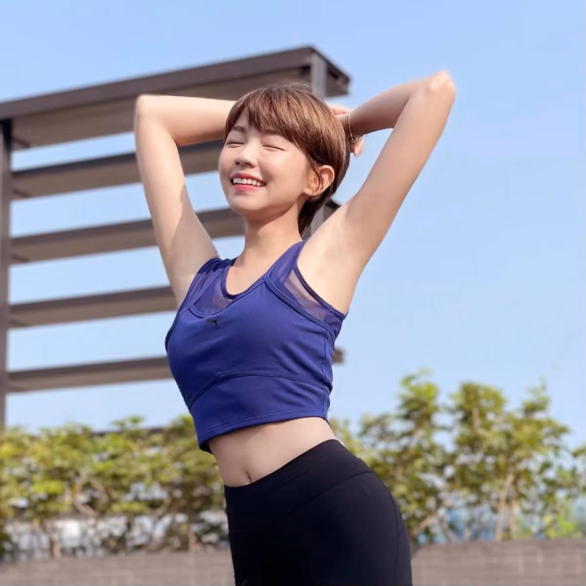 Tuy vậy, đa số mọi người đều khen ngợi vóc dáng thon gọn của nữ diễn viên. Với số tuổi 32, Tăng Trí Hi thực sự quá trẻ. Trông cô chỉ mới như sinh viên đại học.