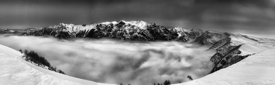 Hạng mục Ảnh toàn cảnh (Panorama) xướng tên bức Over the Clouds của nhiếp ảnh gia Gabriele Rodriquez đến từ Italy. Tác phẩm được chụp bằng iPhone XS ra mắt năm 2018.