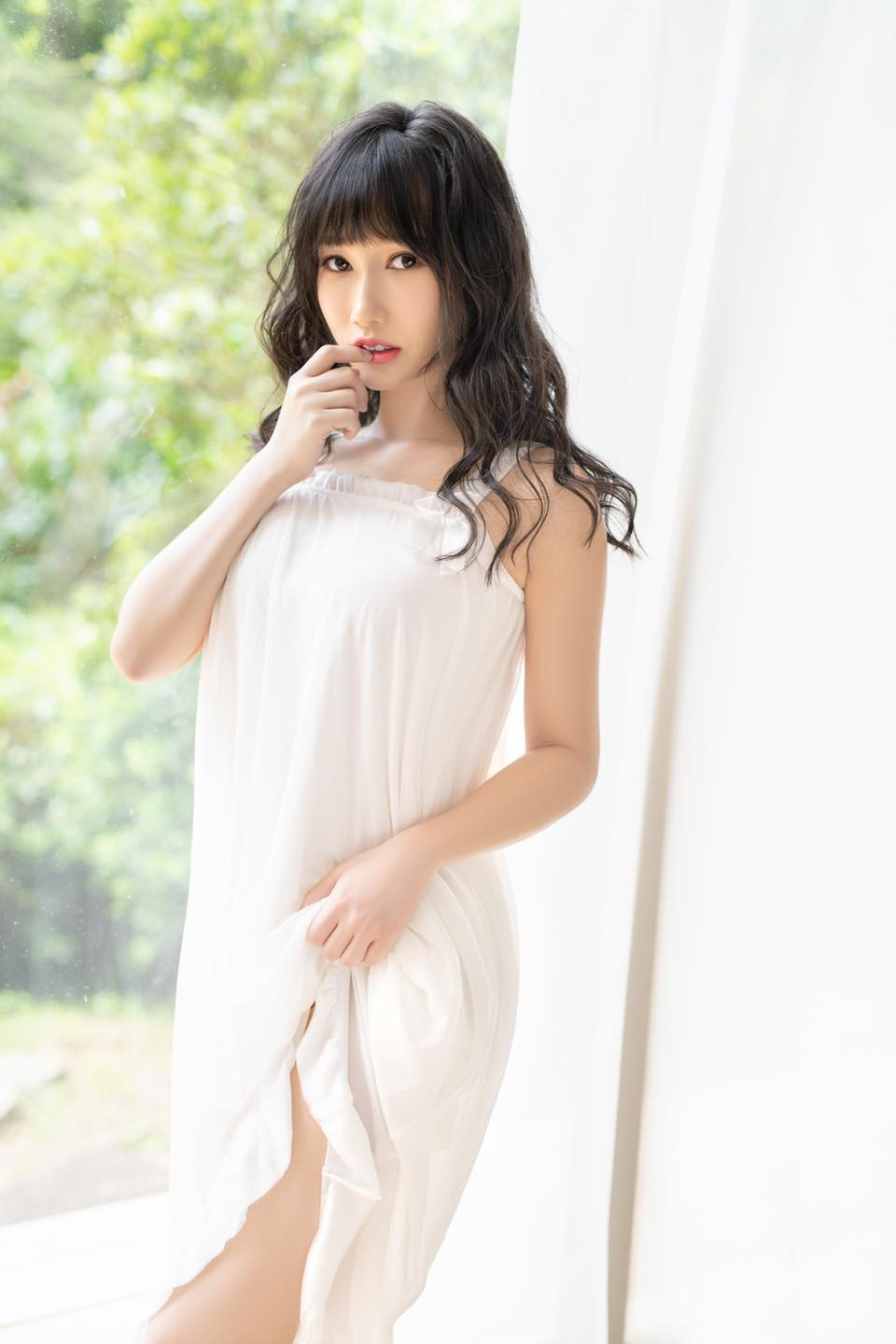 Cô nàng cũng thường xuyên đăng tải hình ảnh xinh đẹp, quyến rũ lên trang cá nhân, được mọi người công nhận là có khí chất.