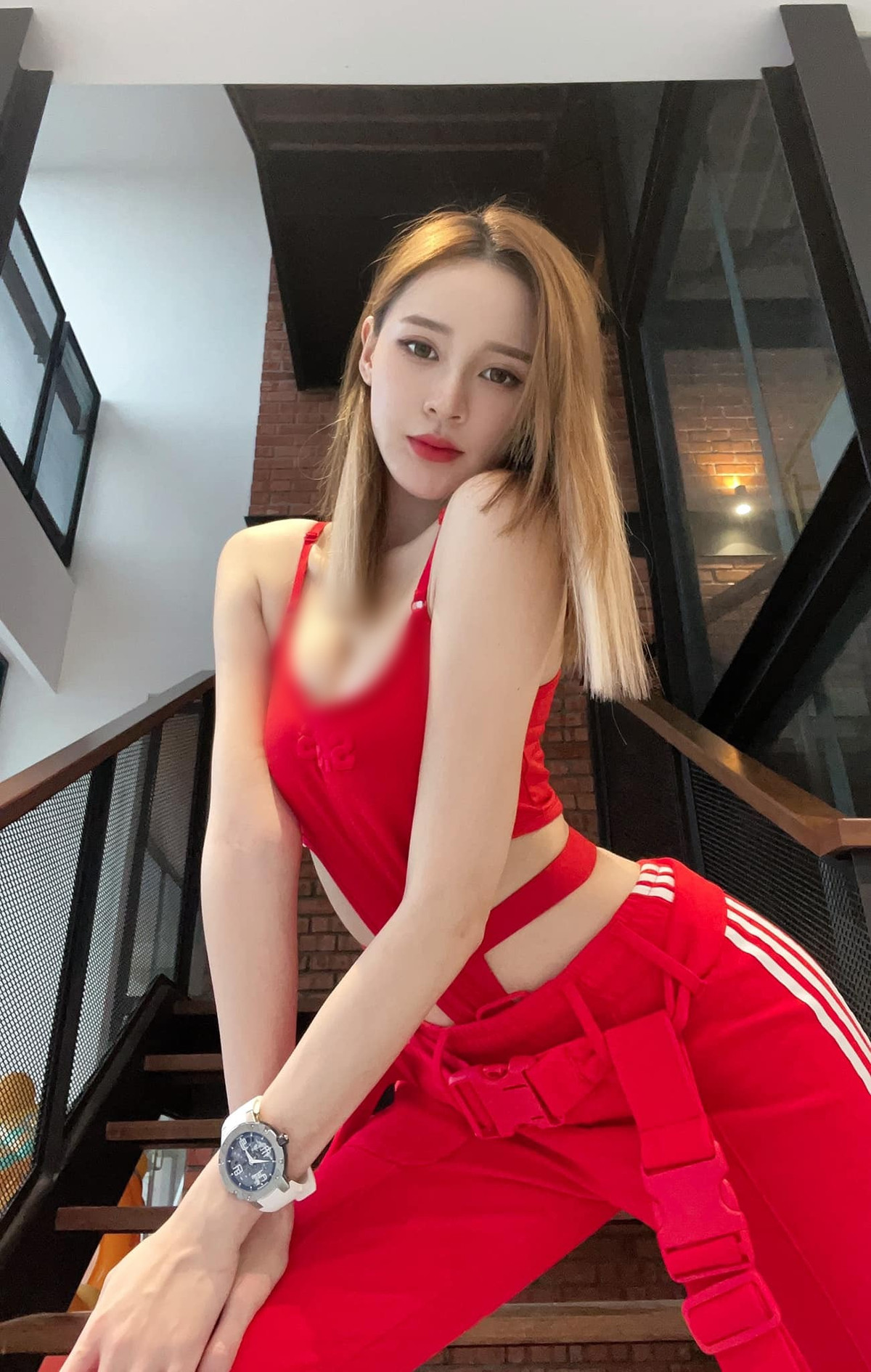 Nhưng cũng có thể ngay lập tức trở nên cá tính, cuốn hút trong những set đồ thể thao.