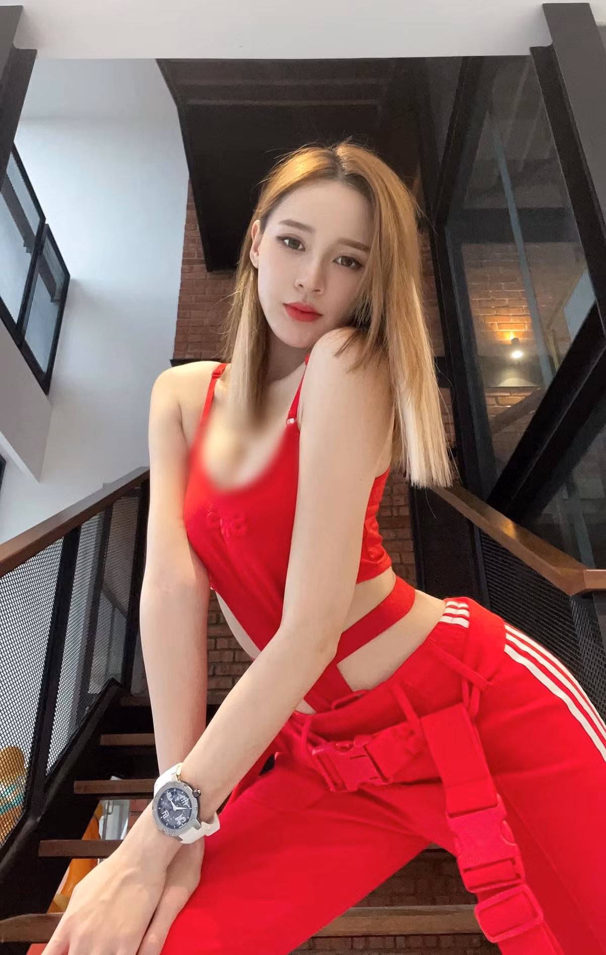 Nhưng cũng có thể ngay lập tức trở nên cá tính, cuốn hút trong những set đồ thể thao.