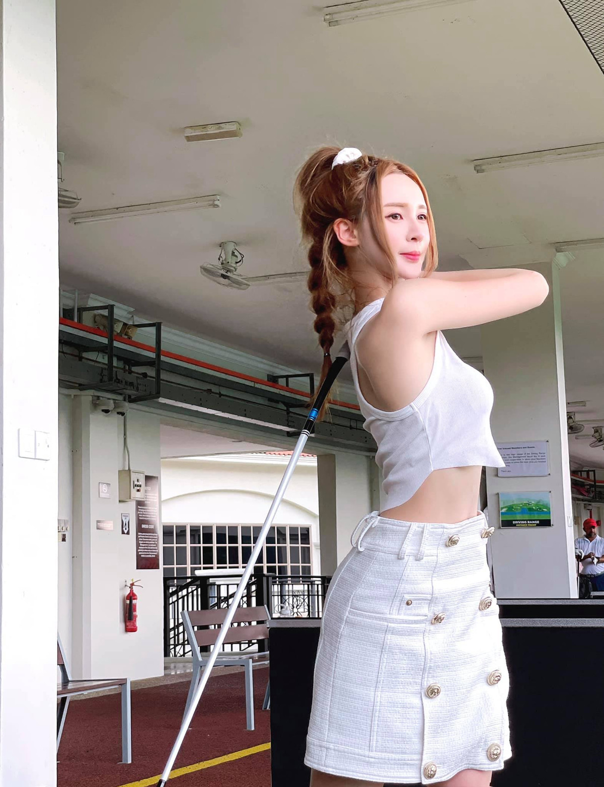 Ngoài luyện tập thể hình, Hoàng Thi Kỳ cũng thường chơi golf khi rảnh. Bộ môn này giúp nữ diễn viên rẻn luyện tính nhẫn nại.