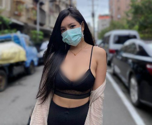 Theo thông tin đăng tải, Amy là chủ sở hữu của thương hiệu đồ nội y khá có tiếng. Cô nàng cũng đích thân làm mẫu cho những sản phẩm của mình.