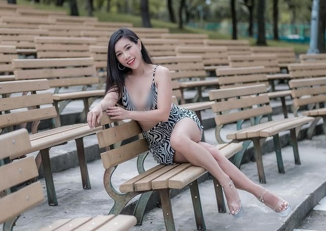 Dù thấp bé hơn những cô nàng hot girl khác nhưng Amy không hề lép vế, khi đứng cạnh vẫn có thể tỏa ra sức hút mãnh liệt.