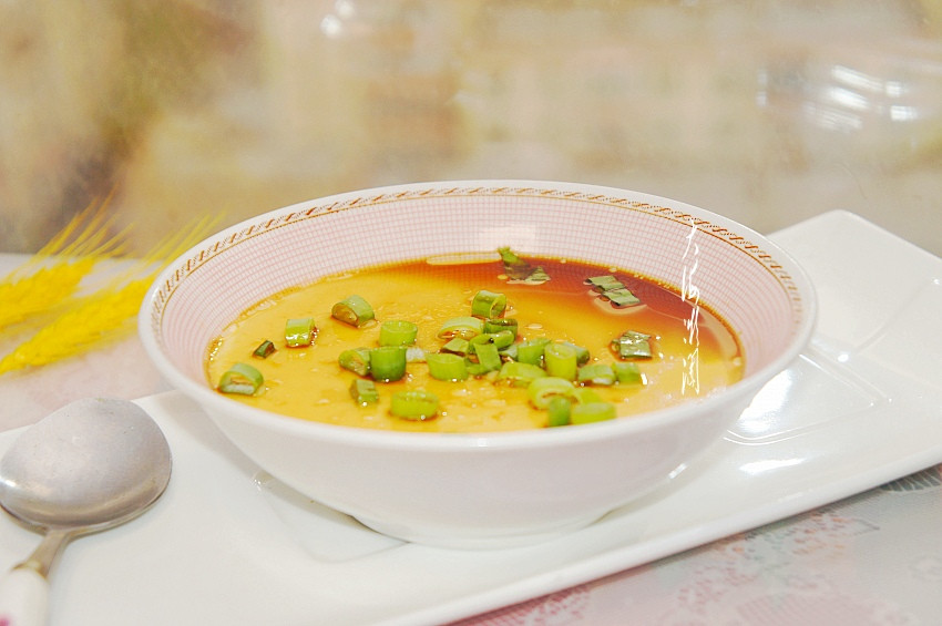 Có nhiều cách ăn trứng, nhưng cách ăn bổ dưỡng nhất là ngoài luộc và hấp, hấp trứng không chỉ giữ được dinh dưỡng dồi dào của trứng mà còn làm tăng vị thơm ngon của món. Hôm nay chia sẻ với các bạn mẹo hấp trứng, chỉ cần nhớ bước quan trọng là món trứng hấp sẽ ngon như bánh pudding.