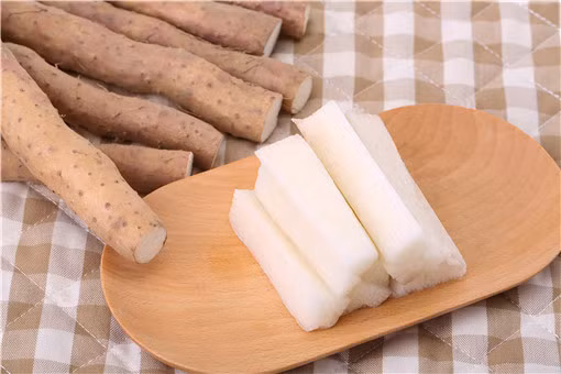 Củ mài xào được xem là có tác dụng bổ tỳ vị, tiêu chảy, thường được dùng để chữa tiêu chảy mãn tính do tỳ vị hư nhược.