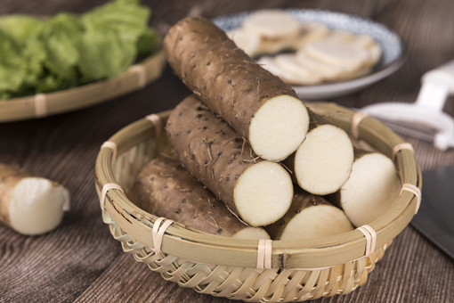 Ngoài ra, củ mài cũng được dùng để nấu canh xương, ăn rất ngọt lại thanh mát.