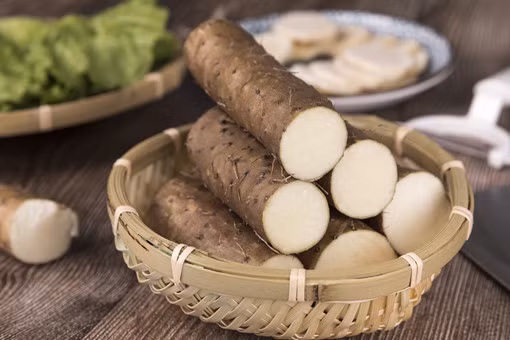 Ngoài ra, củ mài cũng được dùng để nấu canh xương, ăn rất ngọt lại thanh mát.