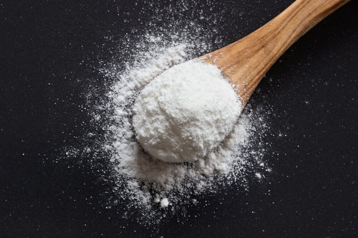 Baking soda: Đánh răng bằng kem đánh răng làm từ baking soda và nước có thể giúp trung hòa các axit trong khoang miệng - một trong những nguyên nhân gây bệnh nha chu. Nghiên cứu cho thấy các loại kem đánh răng chứa baking soda có khả năng loại bỏ mảng bám tốt hơn các loại kem đánh răng không chứa baking soda.