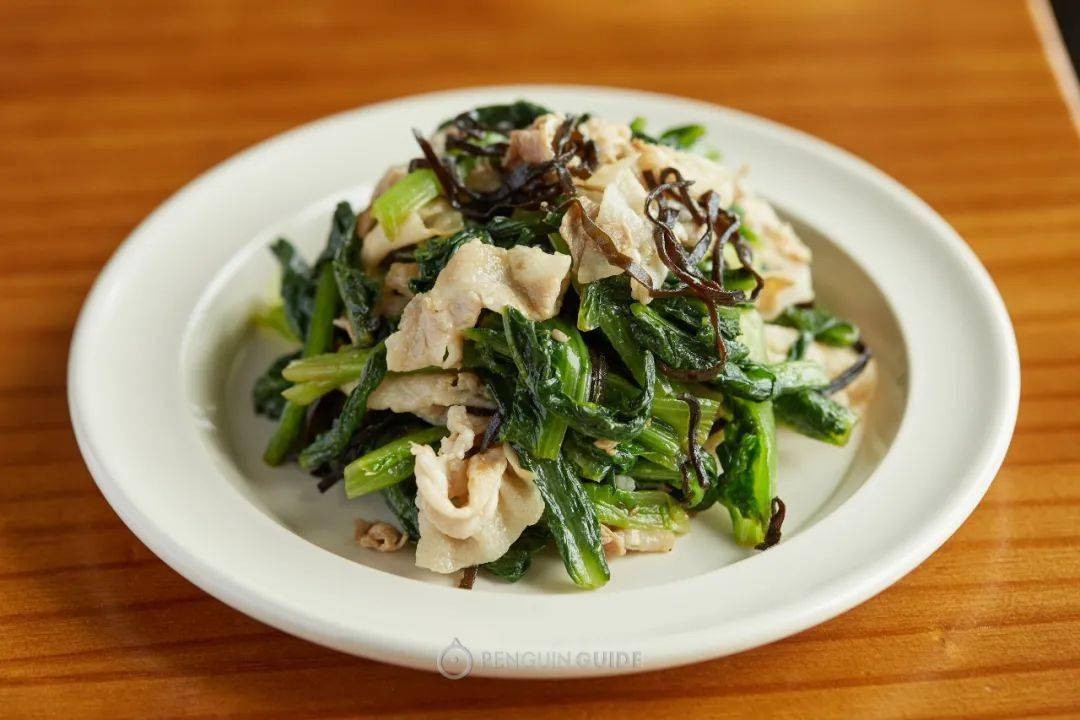 Trong những món trộn cầu kỳ hơn chút, tảo bẹ muối cũng giúp làm tăng hương vị, khiến món ăn hấp dẫn hơn.