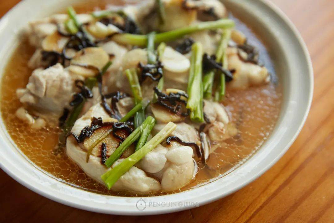 Khi hầm canh gà, bạn cũng có thể cho một chút tảo bẹ muối vào, hương vị thơm ngon chắc chắn sẽ khiến bạn muốn thử nghiệm gia vị này vào một số món ăn quen thuộc khác.