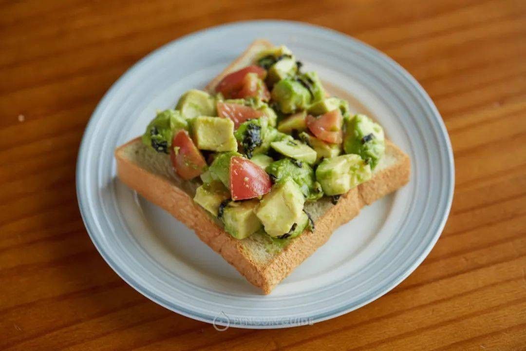 Trong bữa sáng lành mạnh, một chút tảo bẹ muối sẽ khiến món ăn giàu dinh dưỡng lại thuận miệng hơn.