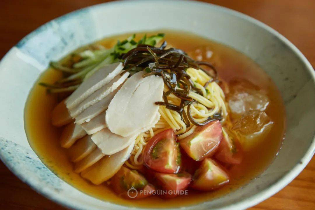 Món mì lạnh bỏ thêm tảo bẹ muối sẽ khiến bạn thay đổi nhận thức hoàn toàn về các món ăn nguội.