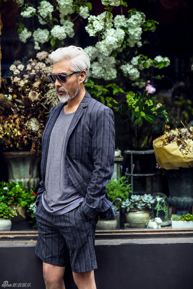 Ngoài phim ảnh, Trương Song Lợi có niềm đam mê đặc biệt với thời trang. Ông thường xuyên góp mặt tại các tuần lễ thời trang danh tiếng thế giới.