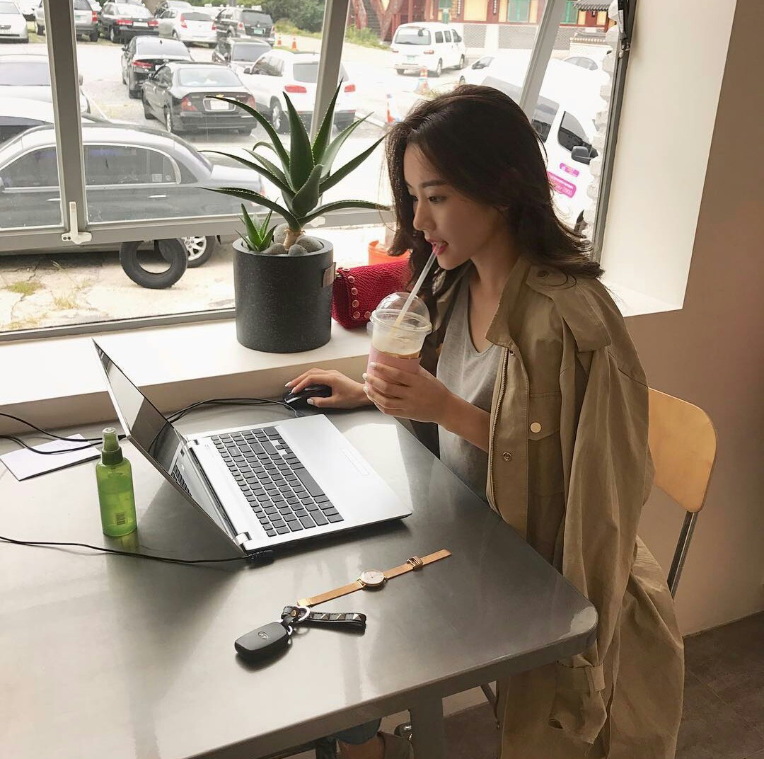 Béo quá mức dễ làm tăng áp lực lên các cơ quan khác nhau của cơ thể , thậm chí gây ra bệnh tật, bất lợi cho sức khỏe. Các bạn nữ nên nhớ kỹ, muốn trẻ lâu, hãy chăm tập thể dục.