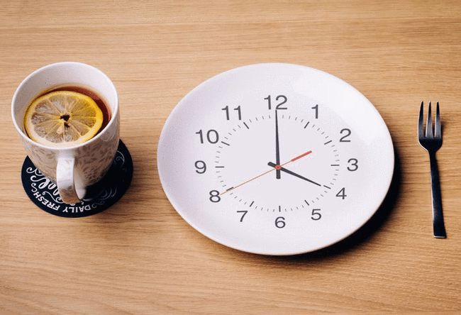 Thực tế, ăn kiêng dễ gây ra suy dinh dưỡng. Trong quá trình ăn kiêng, làn da sẽ trở nên chùng nhão do thiếu hụt dưỡng chất cần thiết, nếp nhăn ngày càng nhiều, tốc độ lão hóa ngày càng nhanh.