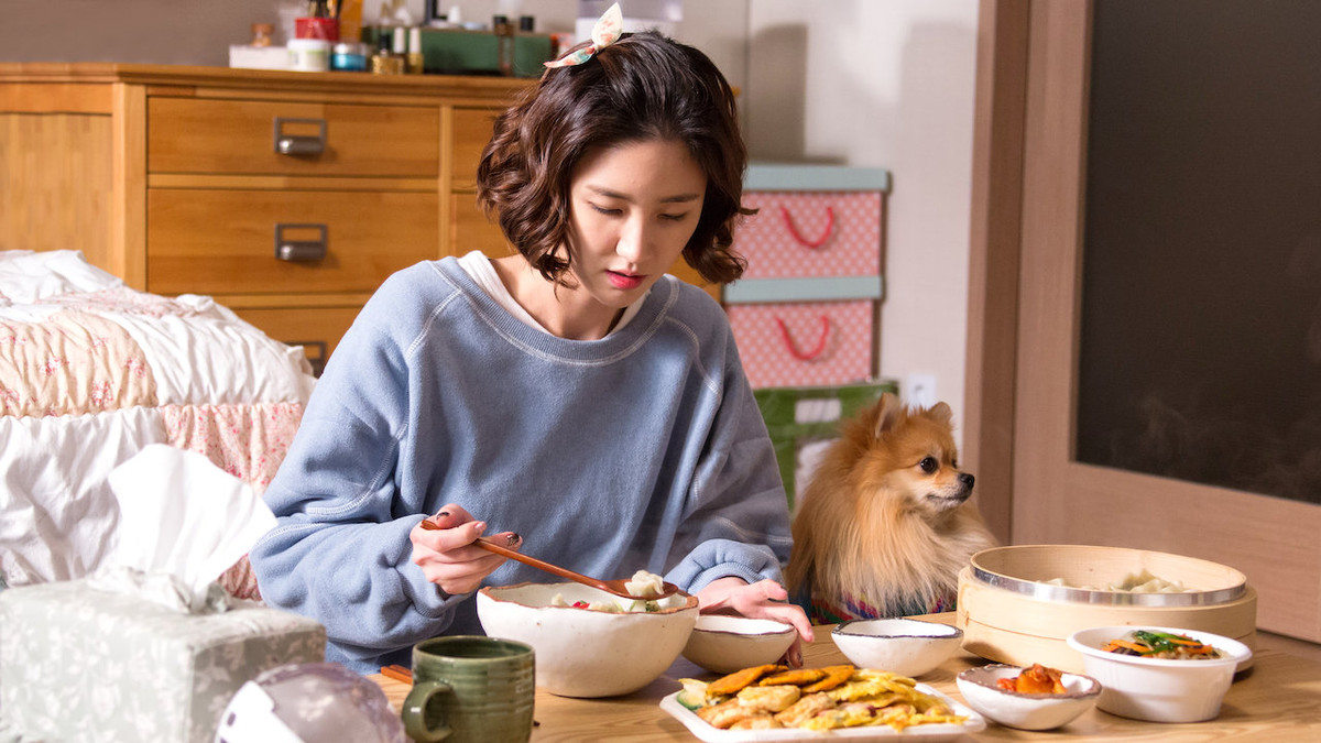 1 - Ăn kiêng giảm cân: Giảm cân là nỗ lực của nhiều phụ nữ để kiểm soát cơ thể và giữ gìn ngoại hình. Trong đó có không ít người giảm cân bằng cách ăn kiêng, họ ăn rất ít, thậm chí có khi bỏ cả bữa để giảm cân.