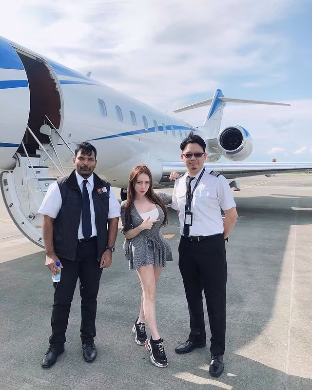 Tuy có chiều cao khiêm tốn nhưng Trương Ngữ Hân lại có tỷ lệ cơ thể cân đối. Cộng thêm vòng một khủng, cô nàng rất bắt mắt khi xuất hiện.