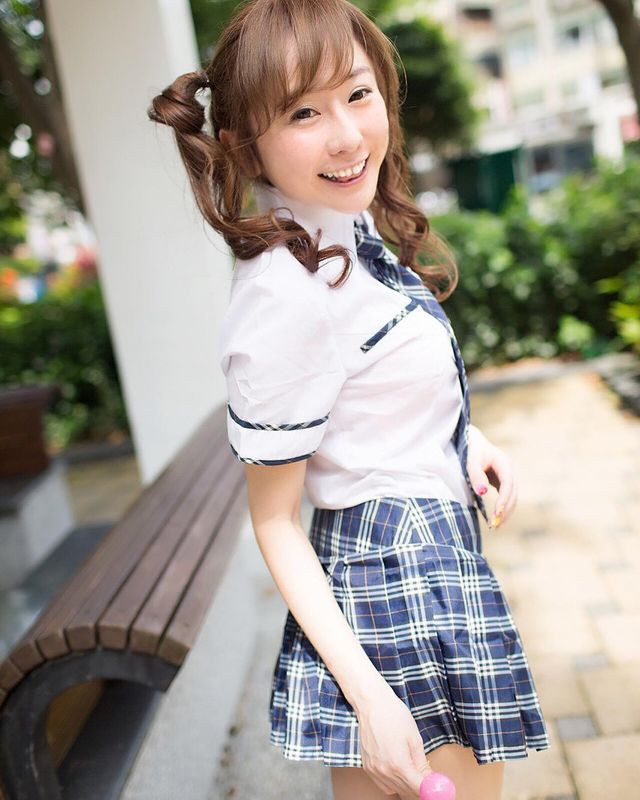 Theo tìm hiểu, Tiffany Chen vốn rất nổi nhờ chăm chỉ khoe ảnh cuộc sống hàng ngày. Cô nàng là mẹ đơn thân, tuy đã là U40 nhưng vẫn luôn diện đồ vô cùng trẻ trung.