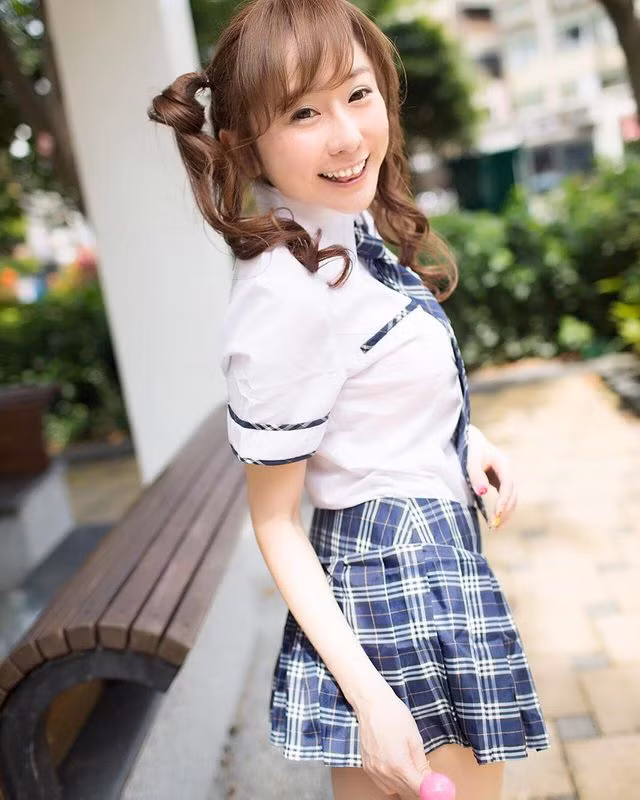 Theo tìm hiểu, Tiffany Chen vốn rất nổi nhờ chăm chỉ khoe ảnh cuộc sống hàng ngày. Cô nàng là mẹ đơn thân, tuy đã là U40 nhưng vẫn luôn diện đồ vô cùng trẻ trung.