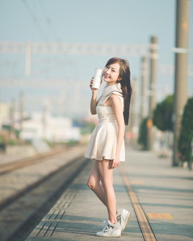 Với khuôn mặt trẻ hơn tuổi và thân hình quyến rũ, Tiffany Chen thường xuyên diện những set đồ mà nhiều người cho rằng không phù hợp với lứa tuổi của cô.