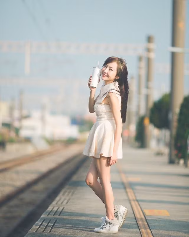 Với khuôn mặt trẻ hơn tuổi và thân hình quyến rũ, Tiffany Chen thường xuyên diện những set đồ mà nhiều người cho rằng không phù hợp với lứa tuổi của cô.