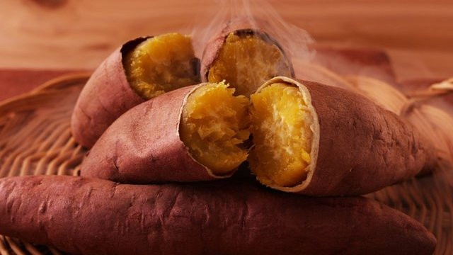 Dung cham vao loai thuc pham nay sau khi an khoai lang keo mang hoa-Hinh-10