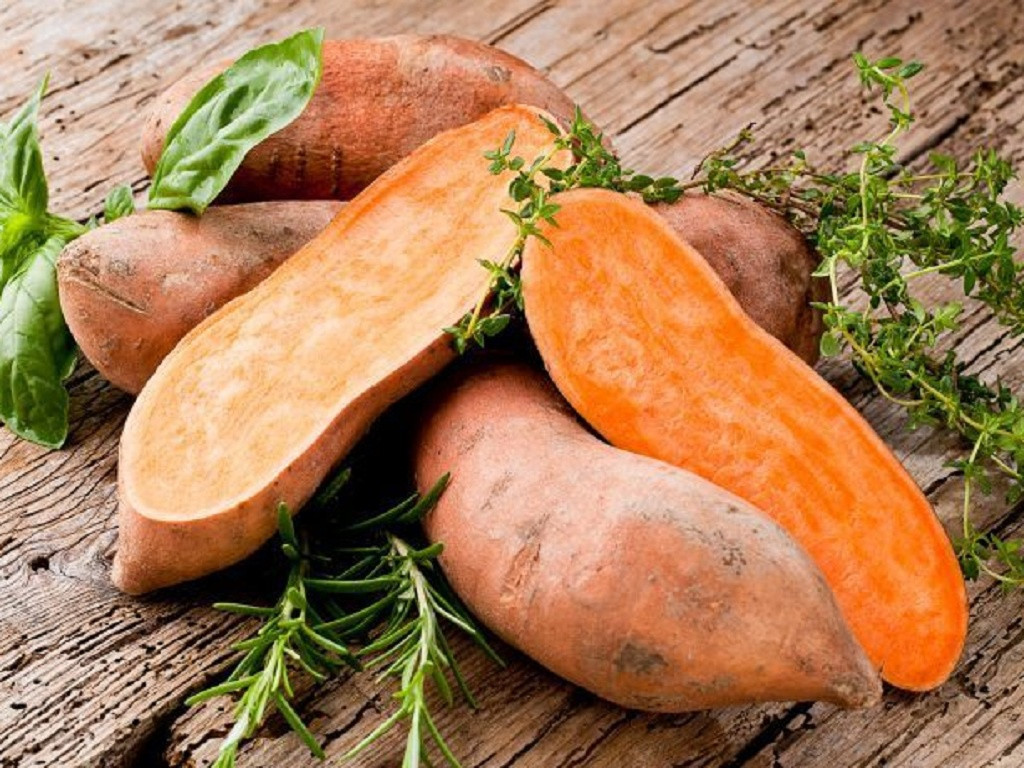 Dung cham vao loai thuc pham nay sau khi an khoai lang keo mang hoa-Hinh-2