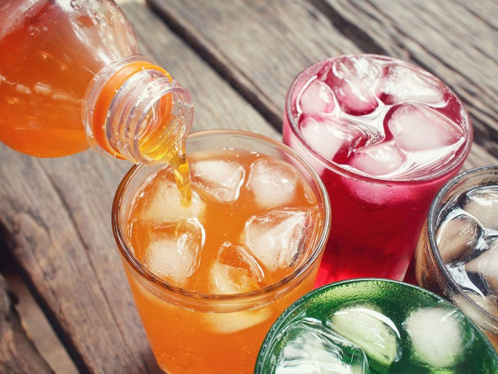 Khi huyết áp tăng đột biến sẽ dẫn đến co thắt mạch vành cao, thậm chí làm vỡ mảng bám, hình thành huyết khối và cuối cùng gây đột tử do tim. Tình trạng này cũng xảy ra khi đột ngột vào phòng điều hòa, tắm nước lạnh và môi trường nóng lạnh thay đổi đột ngột.