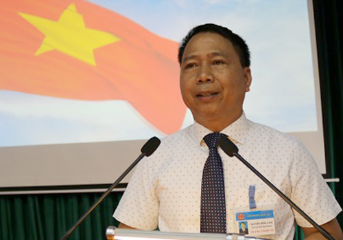 Ông Nguyễn Hồng Lâm sinh năm 1964, trú tại xã Nghĩa Hương (Quốc Oai, Hà Nội). Ông từng làm Chủ nhiệm HTX Nghĩa Hương; Chủ tịch xã Nghĩa Hương; Chánh văn phòng Huyện ủy Quốc Oai; Phó chủ tịch huyện Quốc Oai. Giữa năm 2017, ông Lâm được bầu làm Chủ tịch huyện Quốc Oai sau khi người tiền nhiệm được bổ nhiệm Giám đốc Sở Kế hoạch Đầu tư TP Hà Nội.