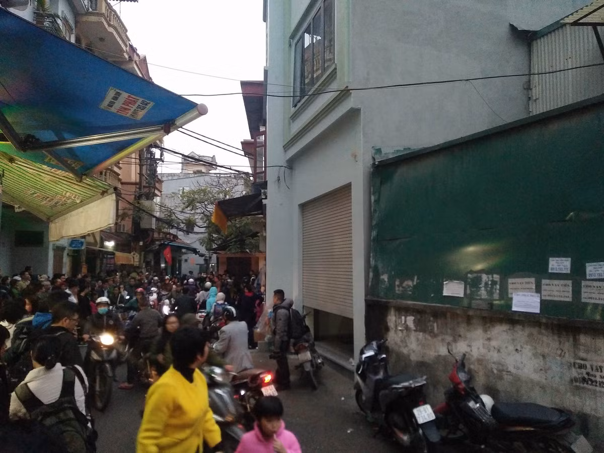 Đến 21h36, ông gửi xe ở 113 Trần Duy Hưng, sau đó đi bộ ra ngõ 115 Trần Duy Hưng và đi bằng phương tiện gì chưa xác định được tới hồ Đền Lừ rồi mất tích. Theo gia đình, trước khi mất liên lạc, Chủ tịch UBND huyện Quốc Oai có gọi điện thoại cho con trai nói mình “đang gặp rắc rối”.