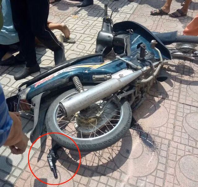 Nhận tin báo của nhân viên Ngân hàng VietinBank chi nhánh Đông Hà Nội bị một đối tượng đột nhập với ý đồ cướp ngân hàng, Công an Hà Nội đã điều động các lực lượng chức năng triển khai lực lượng đến hiện trường bắt giữ đối tượng này cùng tang vật.