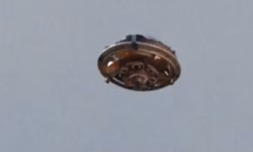 Canh quay net ve dia bay nguoi ngoai hanh tinh gay sot