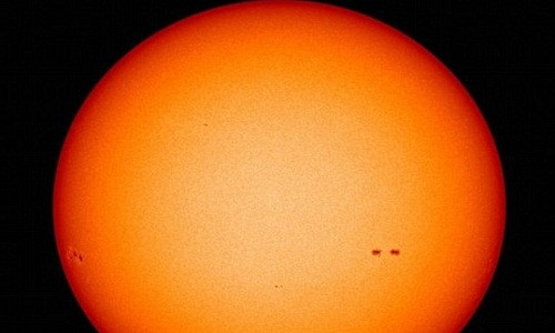 Mat troi se “bat tinh”, Trai dat roi vao “ky bang ha mini”