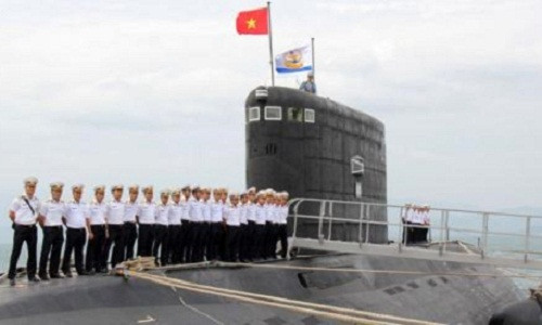 Tim hieu chuyen di ve sinh trong tau ngam Kilo Viet Nam-Hinh-2