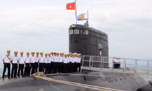 Tim hieu chuyen di ve sinh trong tau ngam Kilo Viet Nam-Hinh-2