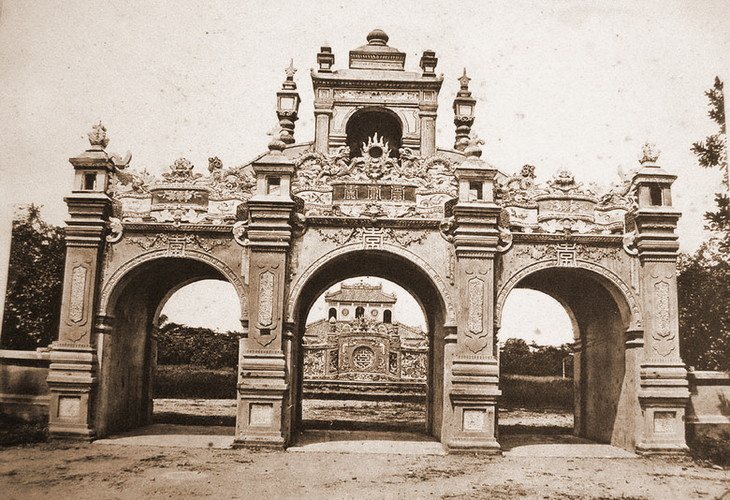 Cổng viện Cơ Mật trong Kinh thành Huế.