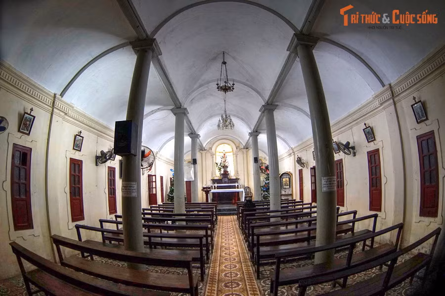 Tương ứng với quy mô khiêm tốn của nhà thờ, giáo xứ An Thái là giáo xứ có số giáo dân ít nhất của Giáo phận Hà Nội, với khoảng 150 người. Thánh đường nhà thờ có sức chứa khoảng 100 người với cung thánh được bài trí giản dị và trang nghiêm.