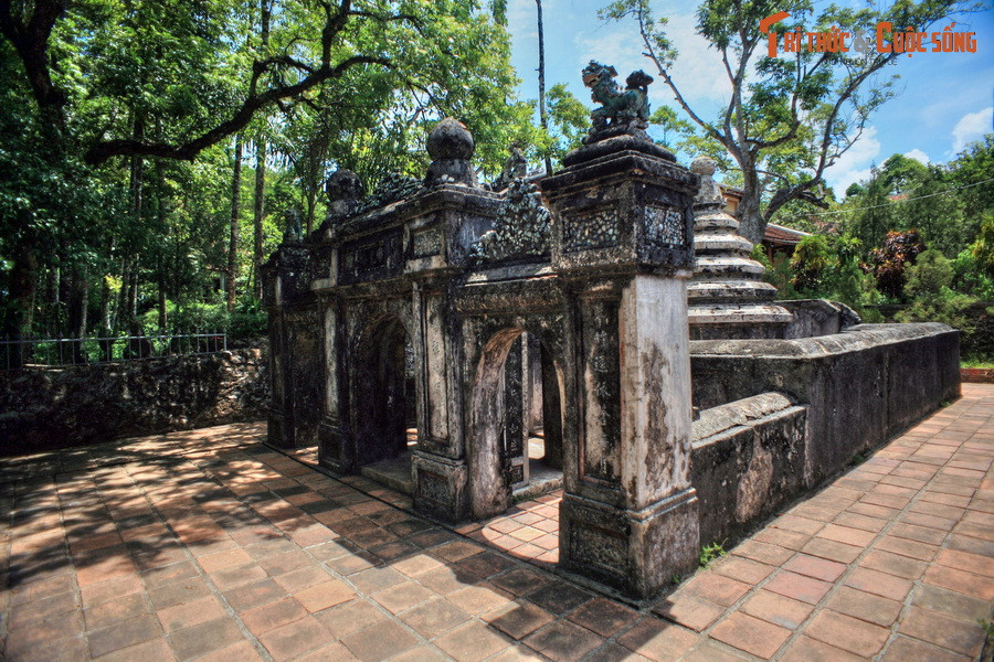 Các công trình này được trang trí tinh xảo, mang đậm nét kiến trúc truyền thống của Cố đô Huế.