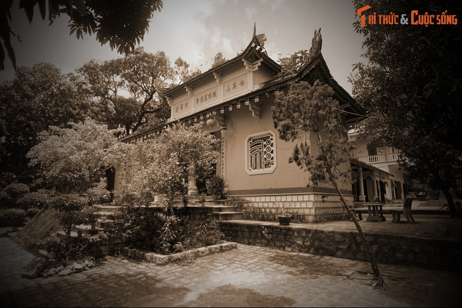 Tuy nhiên, cuộc khởi nghĩa này cũng không tránh khỏi thất bại nặng nề bởi quân Pháp quá mạnh và được trang bị vũ khí tối tân. Thực dân Pháp ra sức tàn sát nghĩa quân, biến chùa Đá Trắng thành một biển máu.