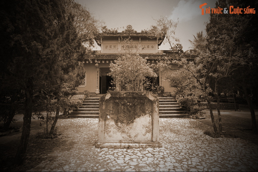 Nhờ lý tưởng và nhân cách của mình, Võ Trứ đã thuyết phục được nhiều tăng sĩ và sĩ phu theo mình để cùng chống Pháp. Trong số đó, nhà sư Như Ý (tức danh sĩ Trần Cao Vân) đã nhận lời làm tham mưu.