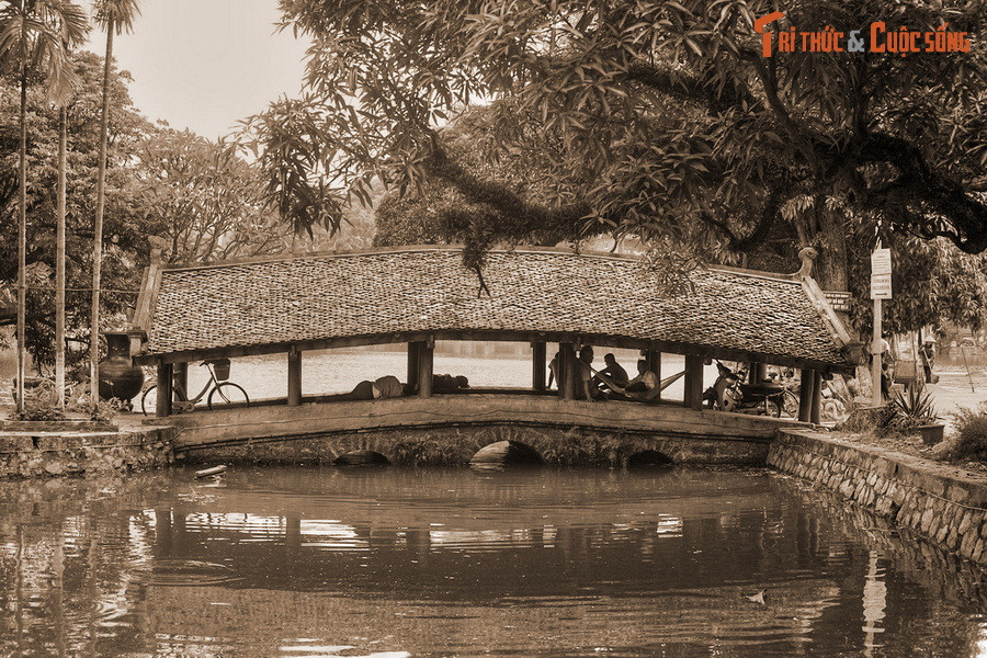 Vợ Sùng Hiền sinh ra người con trai, chính là Từ Đạo Hạnh thác sinh, đặt tên là Dương Hoán. Khi lên ba tuổi, Dương Hoán được vua đem vào nuôi trong cung, dựng làm thái tử. Đến khi vua mất, Dương Hoán nối ngôi, miếu hiệu là Thần Tông.