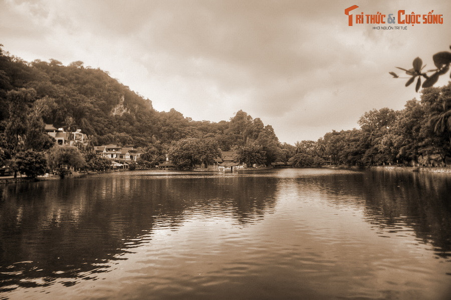 Khi ấy thân xác của Từ Đạo Hạnh vẫn còn nguyên trong khám thờ, không bị hủy hoại và còn có hương thơm thoang thoảng. Từ đó đến nay, chùa Thầy luôn nổi tiếng là ngôi chùa linh thiêng, thu hút nhiều người đến chiêm bái… (Bài viết có tham khảo tư liệu của TS Nguyễn Huy Bỉnh, Viện Văn học).